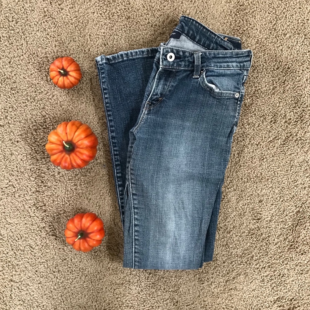 Levi’s Mid-Rise Straight Cut Jeans